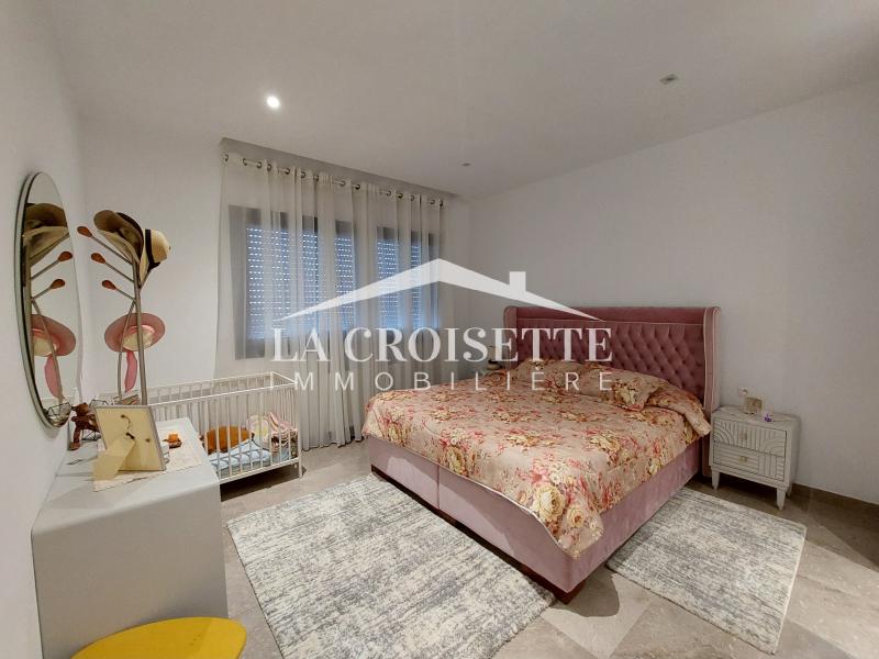 Triplex S+3 avec jardin et piscine couverte à La Soukra
